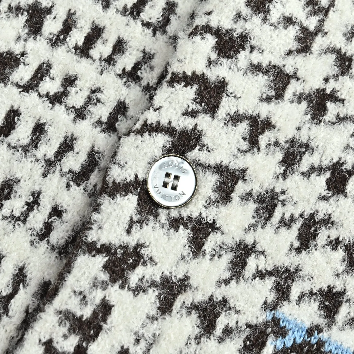 Louis Vuitton/ V